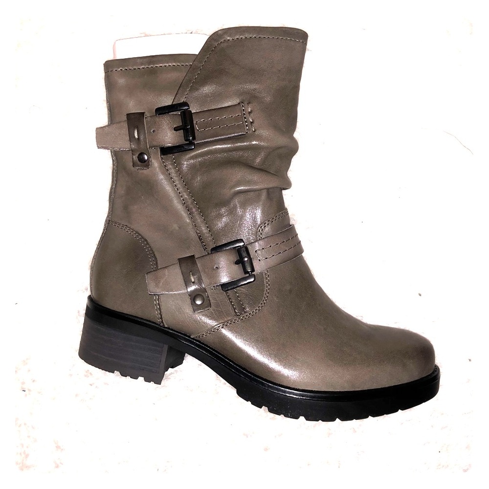 SOLD Brand New Talus Boots by Earth Shoes - size 7